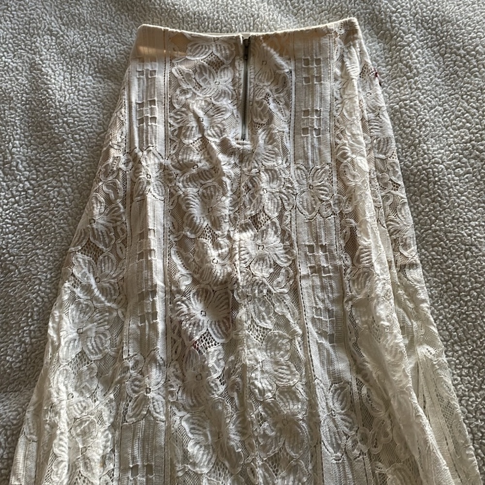 Love Triangle two piece lace skirt set with embroidered flowers - Picture 7 of 16